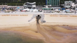 개장 앞둔 해수욕장에 악취가…330억 들이고 시궁창 오명 - kakaoTV 개장 앞둔 해수욕장에 악취가…330억 들이고 시궁창 오명