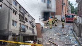 인천 문학동 다세대주택서 폭발…70대 여성 전신화상 - kakaoTV 인천 문학동 다세대주택서 폭발…70대 여성 전신화상