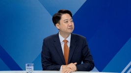 이준석 젓가락 공격할 땐 언제고...짐이 곧 당, 조국과 진보, 교조적... 땐 언제고...짐이 곧 당, 조국과 진보, 교조적, 무오류 강박... 