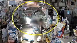 제주 약국 덮친 만취 렌터카, CCTV 보니 [영상] - kakaoTV 덜컹하더니 와장창.. 제주 약국 덮친 만취 렌터카, CCTV 보니  [영상]