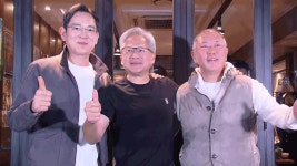 젠슨 황, 이재용·정의선과 ‘치맥 회동’…선물 보따리는? - kakaoTV 젠슨 황, 이재용·정의선과 ‘치맥 회동’…선물 보따리는?
