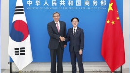 한중 상무장관회의 개최...FTA·희토류 협력 논의 - kakaoTV 한중 상무장관회의 개최...FTA·희토류 협력 논의