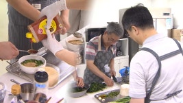 혼밥도 문제없어요…꽃중년 요리교실 인기 - kakaoTV 혼밥도 문제없어요…꽃중년 요리교실 인기