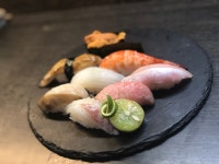 牡蠣とワインPREMIUM すしまる ミント神戸店 (【旧店名】牡蠣とワイン立喰い すしまる) - 三宮(神戸新交通)/寿司 | 食べログ...