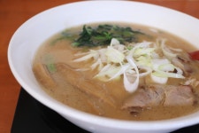『塩らーめん（並盛）　700円（税込）　券売機』by 黒衣ショウ : めんくま 女池店 （【旧店名】らーめん ヒグマ） - 関屋/ラーメン... 
