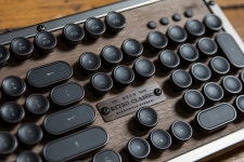 Azios Retro Classic typewriter-inspired Bluetooth keyboard is a luxurious treat | TechCrunch