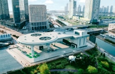 신논현에 있는 미래형 주유소 - 디에디트