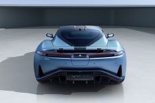 제로백 1.9초 중국산 4문형 럭셔리 하이퍼카