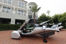 1회 1609km 주행…우주선 닮은 태양광 車 본격 생산