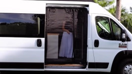 소박하지만 우아한 매력의 꿈같은 캠핑카 ‘램(RAM) 프로마스터’