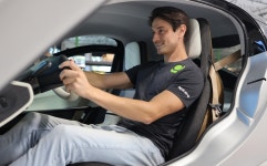 1회 1609km 주행…우주선 닮은 태양광 車 본격 생산