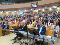 정헌율 익산시장, 북일교회 하반기 ‘노인대학 개강식’ 참석...나훈아 ‘고향역’ 열창