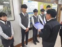 [세계로컬 핫 뉴스] 만예가 윤해옥.박동우 씨, 5년째 대신고 학생에게 장학금 지원