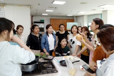 [세계로컬핫뉴스] 중구보건소, 다문화가정 건강요리교실 개최