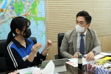 “아파트 단지마다 폐의약품 수거함을 설치해주세요” 두루중 마을계획단 학생들 세종시의회 방문