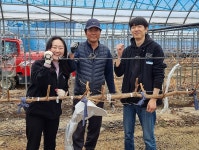 무주군, 영농현장서 답 찾는 정책 도입 눈길 특화품목 전문가 육성 위한 팜 메이트(행정+농가) 구성 무주군, 영농현장서 답 찾는 정책 도입 눈길... 