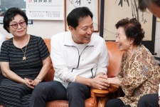 [동정] 오세훈 서울시장, 폭염 대비 무더위쉼터 현장점검…“냉방비 걱정 없이 경로당 에어컨 맘 놓고 트세요”