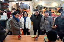 세종시의회, 설 명절 맞아 전통시장 방문