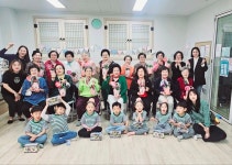 하남시 한강유역환경청 한강직장어린이집, 어버이날을 맞아 독거 어르신에게 카네이션과 떡 전달 하남시 한강유역환경청 한강직장어린이집... 