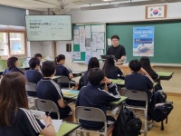 시흥능곡중학교, ‘학교에서 만나는 사람책’ 프로그램 운영 시흥능곡중학교,  ‘학교에서 만나는 사람책’ 프로그램 운영