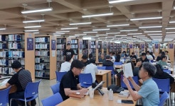 ‘대전시민의 대표 생활문화 공간 인증’ 추석 맞은 한밭도서관... 대표 생활문화 공간 인증’   추석 맞은 한밭도서관 “시민들로 북적”