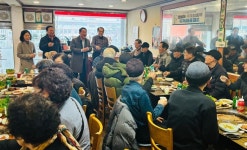 가수원동 은아1단지 경로당 정월대보름 맞이해 열린 윷놀이 행사