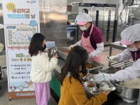 지역 식재료로 만든 급식, 건강과 맛 챙긴다.. 경남교육청 ‘2025년 백리밥상’ 식단·교육 자료 보급