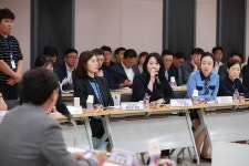 이상일 용인특례시장 “학교 앞 현장을 잘 아시는 녹색어머니회 회원님들의 제안 좋은 것 많아 감탄＂
