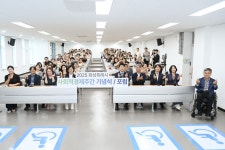 “사람 중심의 경제도시, 시민과 함께 만들겠다” 화성특례시의회, 2025 사회적경제 주간행사 참석....  “사람 중심의 경제도시, 시민과 함께... 