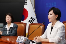 대전광역시의회 의원 및 직원 ‘무수천하마을 영농지원’ 자원봉사 실시