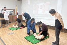 옹진군, 덕적면 주민 대상 심폐소생술 등 응급처치 교육 실시 옹진군, 덕적면 주민 대상  심폐소생술 등 응급처치 교육 실시