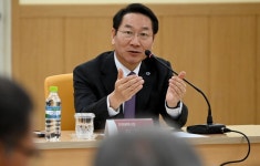 섬 방문 잇는 유정복 시장, 북도면 찾아 현안 점검