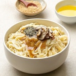 띵굴마켓 [율동칼국수] 들기름 칼국수