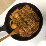 띵굴마켓 : [라비퀸] 라비퀸 츄잇 떡볶이(매운짜장맛)(유통기한: 22.06.30) [라비퀸] 라비퀸 츄잇 떡볶이(매운짜장맛)(유통기한: 22.06.30)