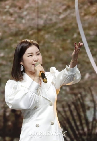 송가인, 11주 연속 스타랭킹 女 1위..'트로트 퀸 클래스' - 스타뉴스