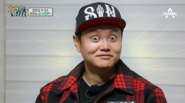 베테랑 견주 김민교, 강아지 30마리나 키웠다?! #과거사진 #귀공자 #금덩이_민교(ㅋㅋ) | ZUM TV