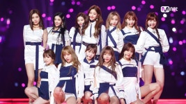IZ*ONE(아이즈원)_La Vie en Rose(라비앙로즈)2018 MAMA FANS′ CHOICE in JAPAN | ZUM TV