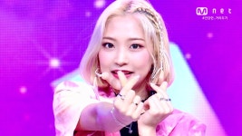 상큼☆파워 ′마카마카′의 ′Burning Power′ 무대 | ZUM TV
