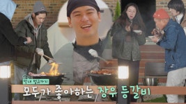 장우가 장우했다👏 모두 맛있게 먹은 숯불 등갈비 | JTBC 211230 방송 | ZUM TV