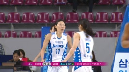 [삼성생명 : 우리은행] 우리은행 임영희의 득점으로 70점 고지 눈 앞! | ZUM TV