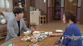 진실을 털어놓은 기태영에게 밥상을 차려주며 따뜻한 본심을 보여준 김해숙 : TV줌 진실을 털어놓은 기태영에게 밥상을 차려주며 따뜻한 본심을... 