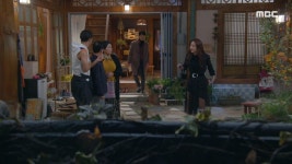 닭장 같은 여인숙?! 막말 작렬 박아인에 안절부절하는 송원석 | ZUM TV