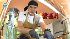 장우 생일 밥차 오픈! ✨ ＂왜 이렇게 떨리지?＂ 족발 덮밥을 기다리는 끝없는 대기줄, MBC 220617 방송 | ZUM TV