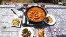 도시에 사는 농부의 아침 밥상!👨🌾 돼지고기 김치찌개 & 감자볶음, MBC 220906 방송 | ZUM TV