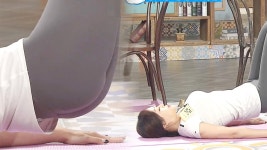 장의 연동 도와주는 꿀팁! ‘엉덩이 그네 운동법’ (건강 대해부) | ZUM TV 장의 연동 도와주는 꿀팁! ‘엉덩이 그네 운동법’ (건강 대해부)