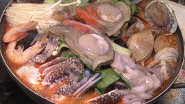 바다를 품은 맛 집, 얼큰한 ‘해물 짬뽕 전골’ | ZUM TV