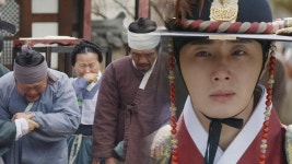 “우리 같은 것이 뭐라고” 백성들, 자신들 찾아온 정일우에 감동 눈물 | ZUM TV