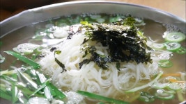 진심 한 그릇, 추억의 ‘잔치국수’ | ZUM TV