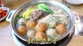 추운 겨울 따뜻하게 만들어주는 ‘굴림 만두전골’ | ZUM TV