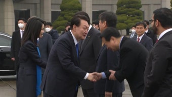 ZUM 뉴스 이재명, `방탄 프레임` 돌파 안간힘...위기 넘길까